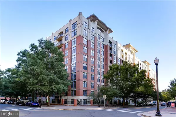 1021 N GARFIELD ST #806, Arlington, VA 22201