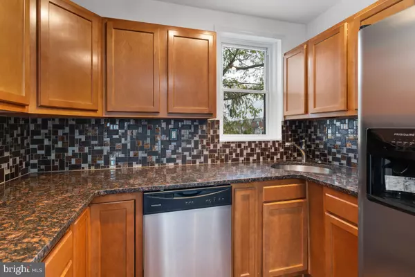 Philadelphia, PA 19120,599 E CARVER ST