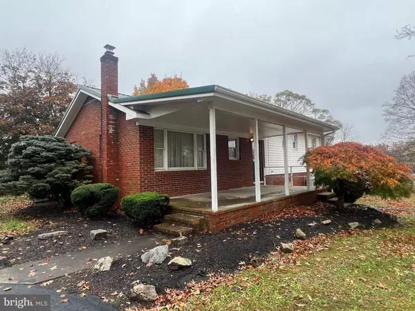 Bunker Hill, WV 25413,725 HENSHAW RD