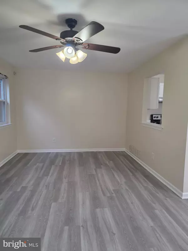 Newark, DE 19702,24 WOODCREST CT