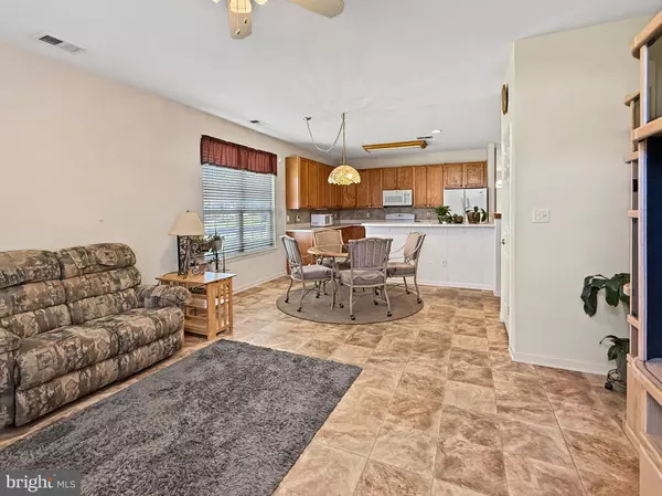 Columbus, NJ 08022,49 CHAMBER LN