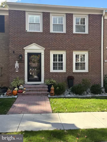 7957 HIDDEN BRIDGE DR, Springfield, VA 22153