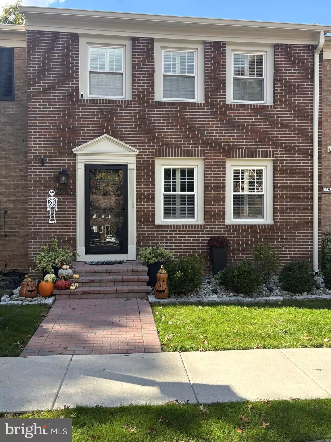 Springfield, VA 22153,7957 HIDDEN BRIDGE DR