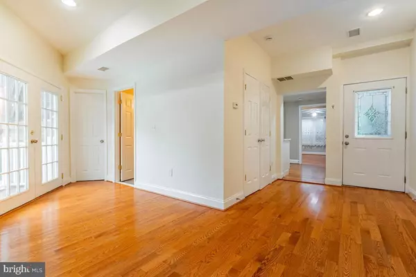 Burke, VA 22015,5838 CROWFOOT DR