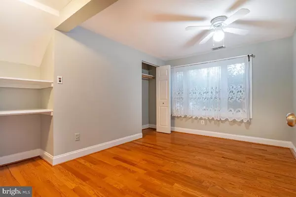 Burke, VA 22015,5838 CROWFOOT DR