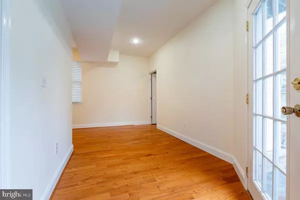 Burke, VA 22015,5838 CROWFOOT DR