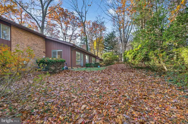 Oakton, VA 22124,3204 FOX MILL RD