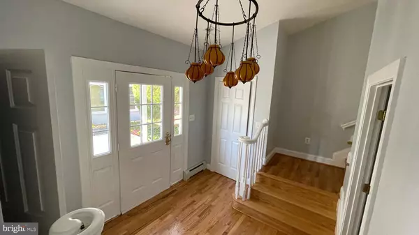 Oakton, VA 22124,10130 BLAKE LN