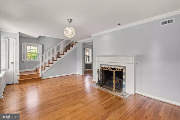 Oakton, VA 22124,10130 BLAKE LN