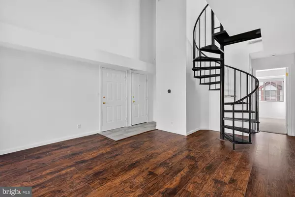 Alexandria, VA 22310,6017-F CURTIER DR #F