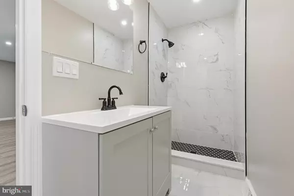 Pennsville, NJ 08070,667 S BROADWAY