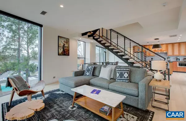 Charlottesville, VA 22902,550 WATER ST #201