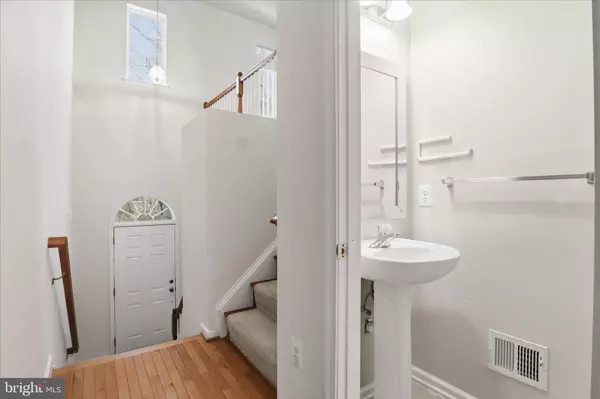 Fairfax, VA 22030,4604 CARISBROOKE LN