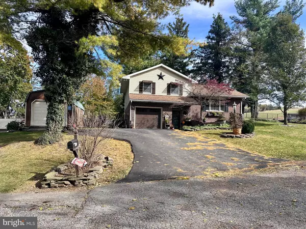 1934 FORGE HEIGHTS LN, Spring Grove, PA 17362