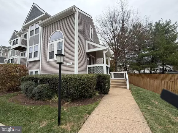 12926-B GRAYS POINTE RD #12926B, Fairfax, VA 22033