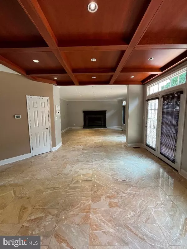 Alexandria, VA 22315,5453 MITTENDORFF LN