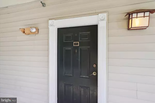 Alexandria, VA 22304,4860 EISENHOWER AVE #297