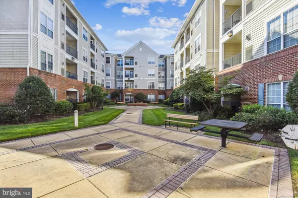 Alexandria, VA 22304,4860 EISENHOWER AVE #297