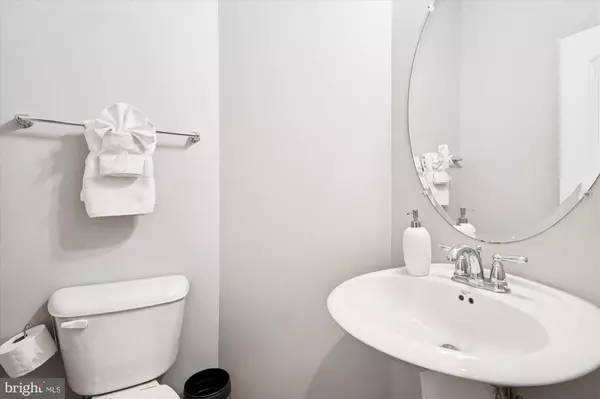 Waldorf, MD 20601,9828 USHERS PL