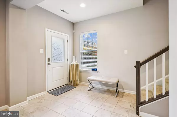 Waldorf, MD 20601,9828 USHERS PL