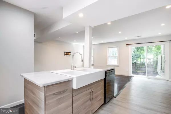 Burke, VA 22015,9513 BURDETT RD