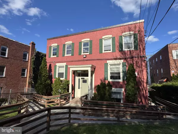 Washington, DC 20020,3130 BUENA VISTA TER SE
