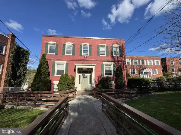 3130 BUENA VISTA TER SE, Washington, DC 20020