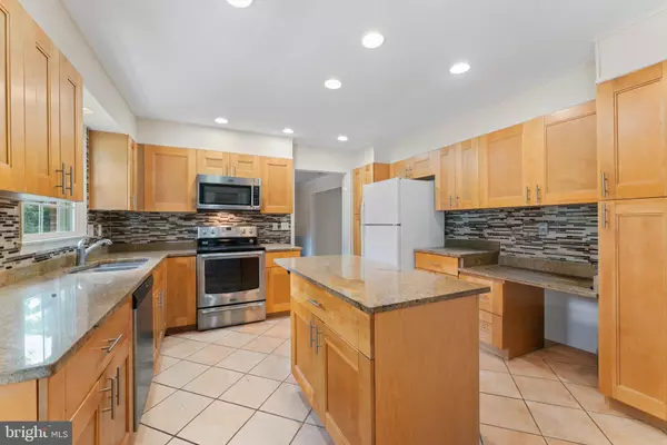 Potomac, MD 20854,9 SNUG HILL CT