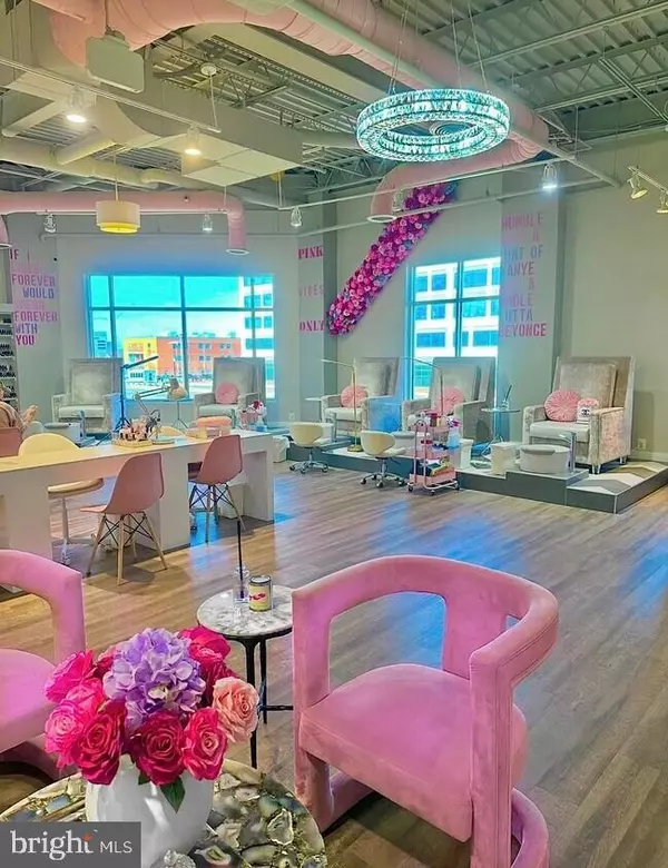 Falls Church, VA 22043,7121-E LEESBURG PIKE #2-1