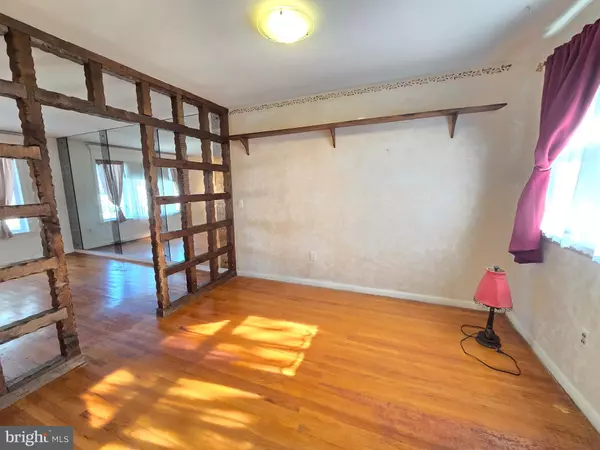 Cherry Hill, NJ 08002,223 W MIAMI AVE