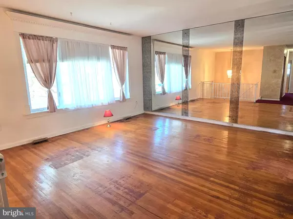 Cherry Hill, NJ 08002,223 W MIAMI AVE