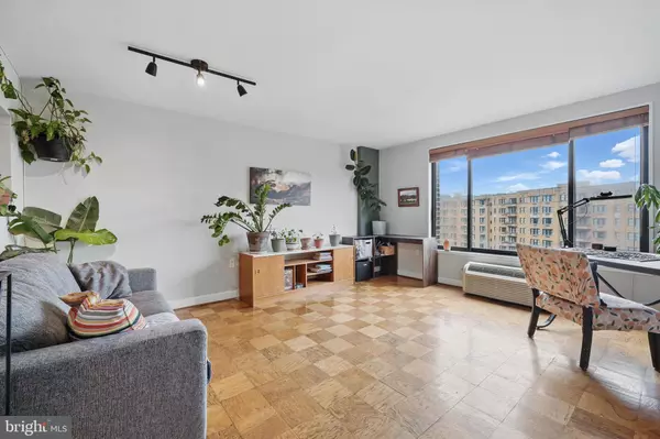 2501 CALVERT ST NW #811, Washington, DC 20008