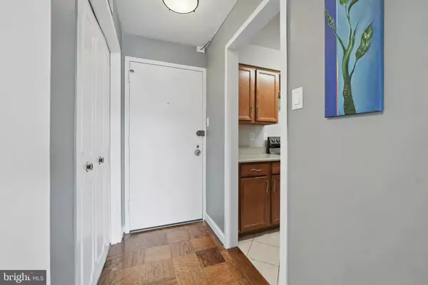 Washington, DC 20008,2501 CALVERT ST NW #811