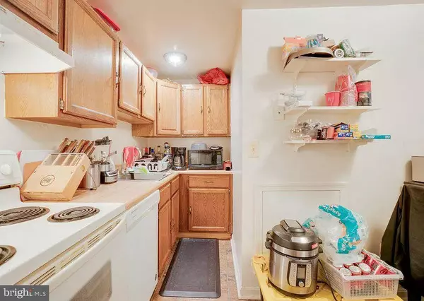 Baltimore, MD 21201,869 HOLLINS ST