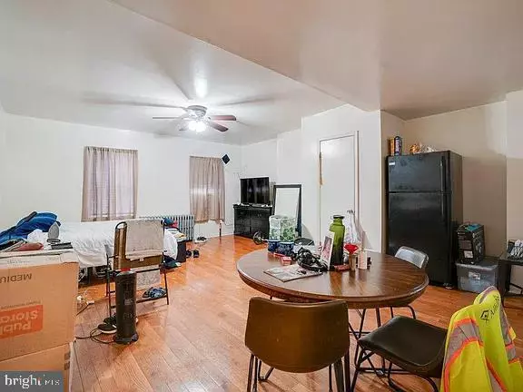 Baltimore, MD 21201,869 HOLLINS ST