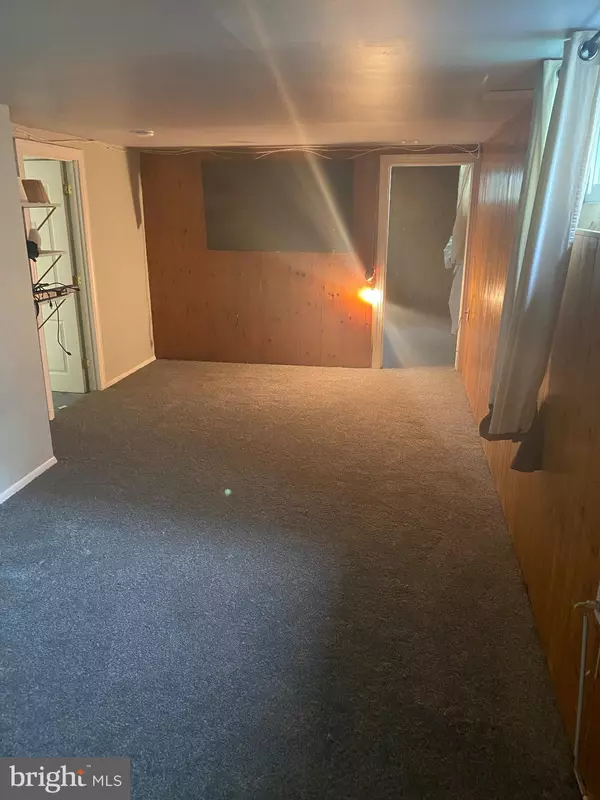 New Castle, DE 19720,8 VICAR LN