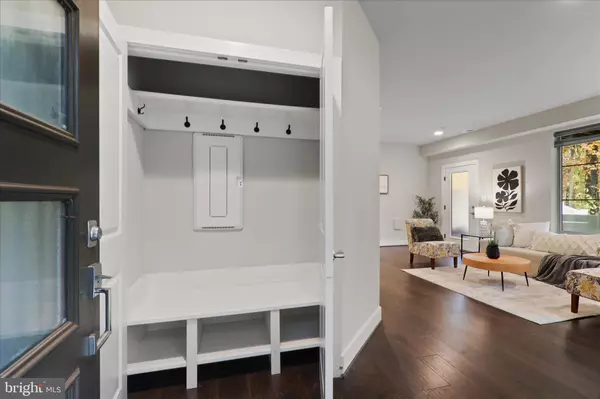 Chantilly, VA 20151,4916 TRAIL VISTA LN