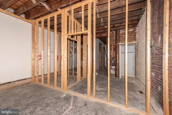 Baltimore, MD 21217,724 N CARROLLTON AVE