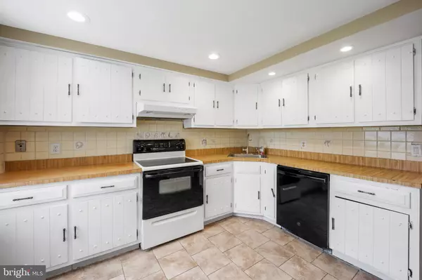 Fairless Hills, PA 19030,560 FERNWOOD LN