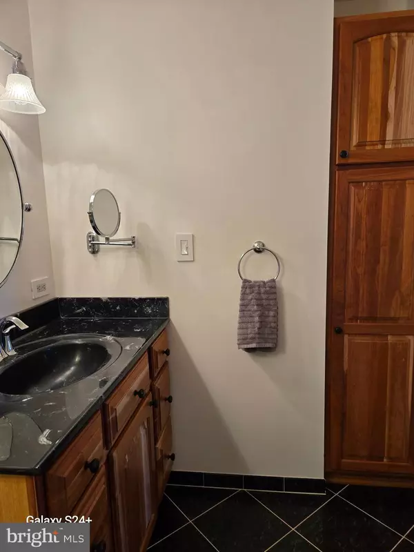 Alexandria, VA 22303,5902 MOUNT EAGLE DR #801