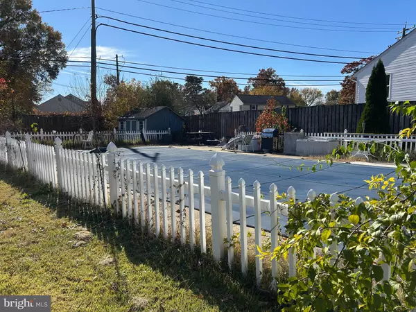 Glen Burnie, MD 21061,912 OAKWOOD RD