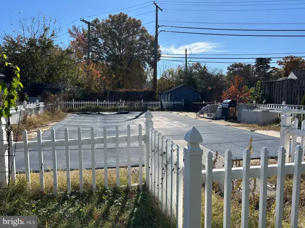 Glen Burnie, MD 21061,912 OAKWOOD RD