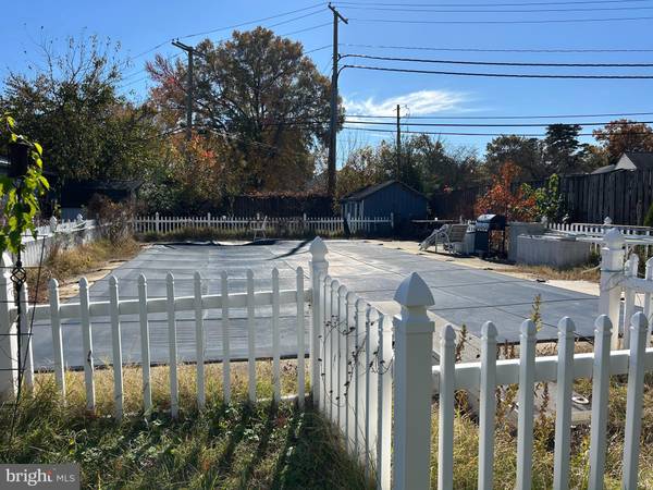 Glen Burnie, MD 21061,912 OAKWOOD RD