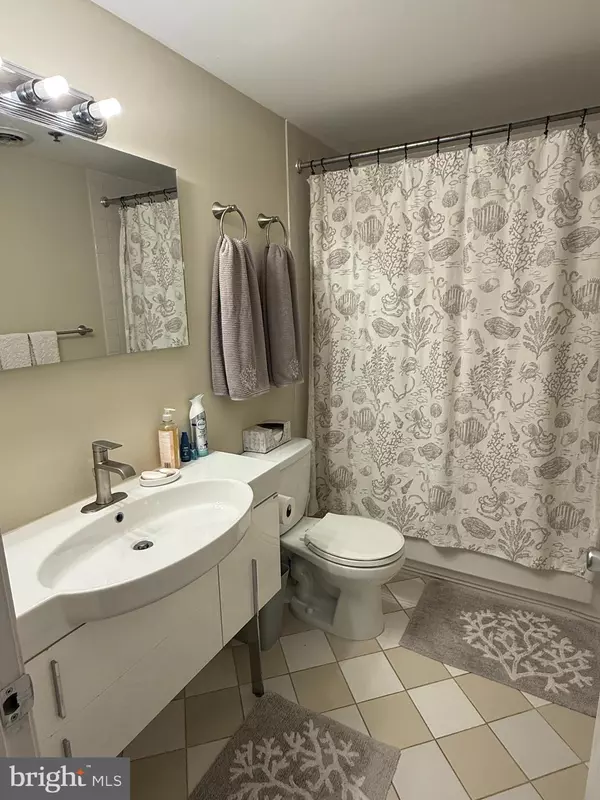 Philadelphia, PA 19107,1010 ARCH ST #304