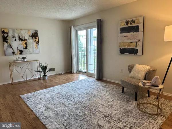 Hamilton, NJ 08619,64 VERSAILLES