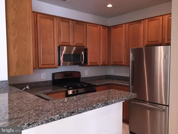 Reston, VA 20190,12000 MARKET ST #371