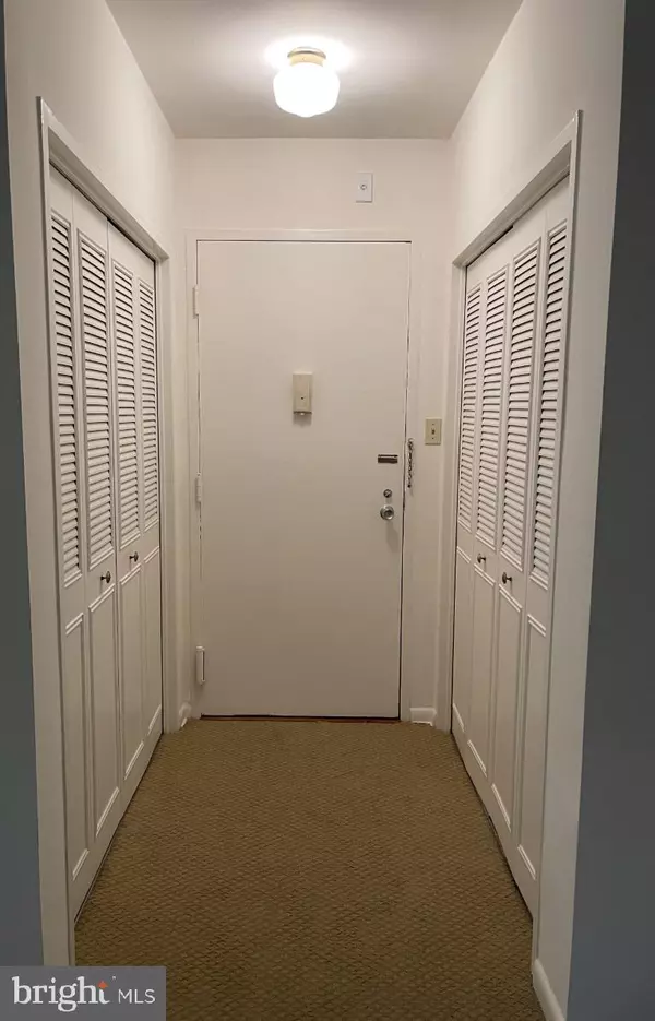 North Bethesda, MD 20852,10401 GROSVENOR PL #328