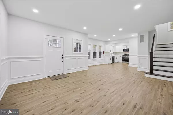 Collingswood, NJ 08108,229 NEW JERSEY AVE #B