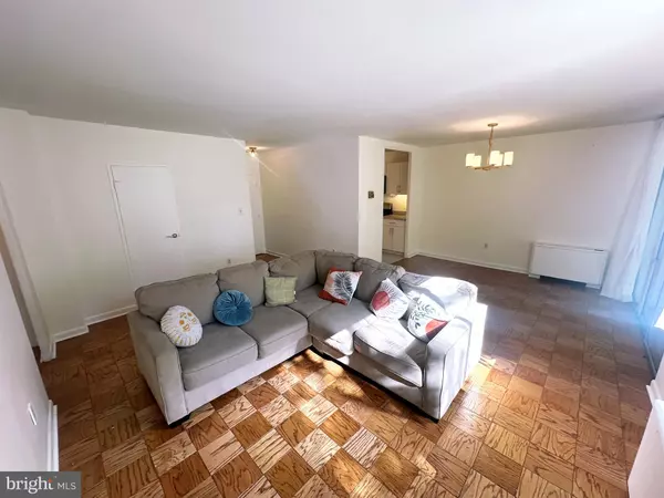 Alexandria, VA 22307,6621 WAKEFIELD DR #109