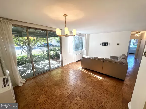 Alexandria, VA 22307,6621 WAKEFIELD DR #109